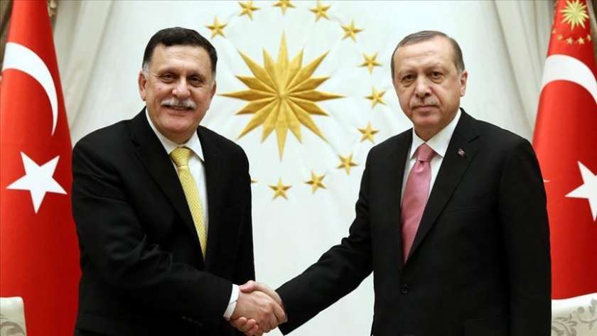 الرئيس التركي رجب طيب أردوغان ورئيس حكومة "طرابلس" فايز السراج