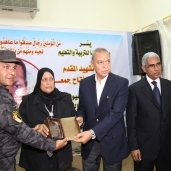 محافظ قنا يكرم الفائزين في مسابقة الشهيد أحمد عبد الفتاح لحفظ القرآن