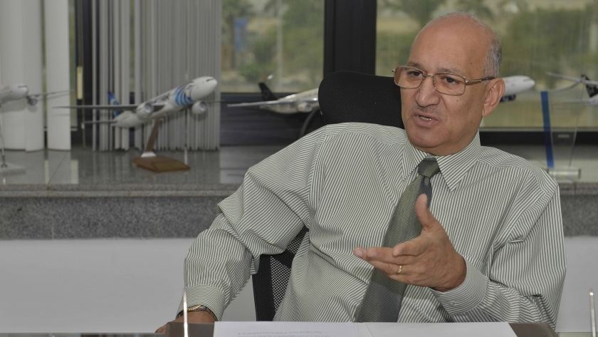 الطيار رشدي زكريا رئيس مجلس إدارة الشركة القابضة لمصر للطيران