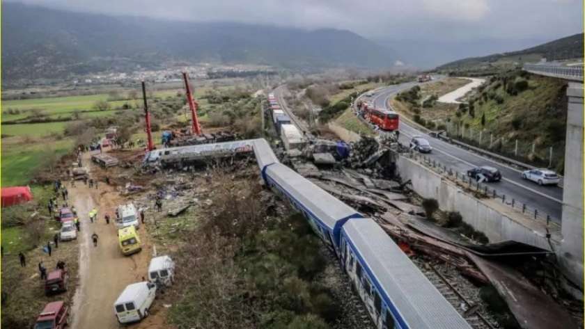 حادث تصادم قطار اليونان