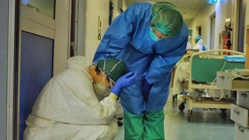 انهيار في المؤسسات الطبية بإيطاليا جراء الفيروس الغامض