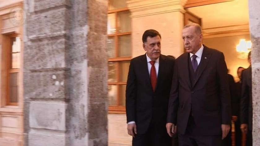 الرئيس التركي ومع فايز السراج