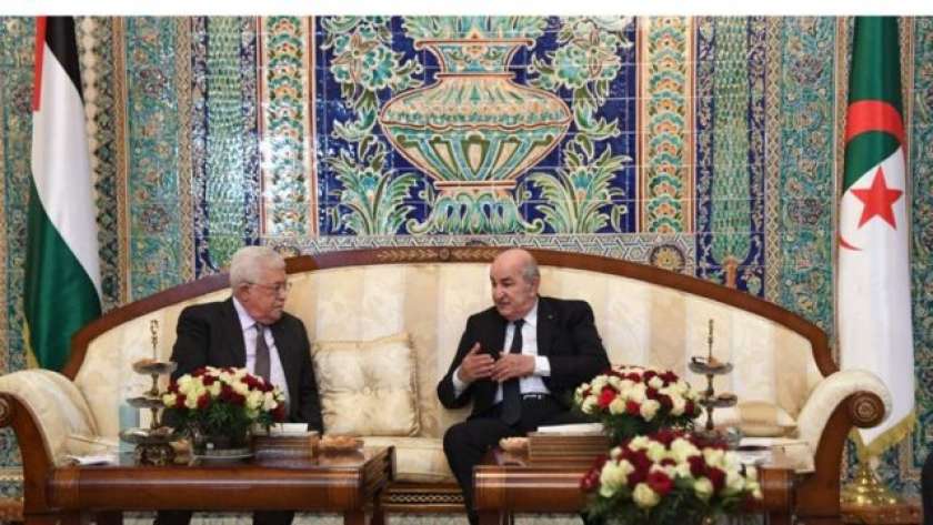 الرئيس الجزائري ونظيره الفلسطيني في لقاء سابق