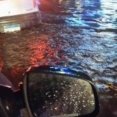 غرق شوارع وسيارات الإسكندرية بعد تساقط الأمطار بغزارة