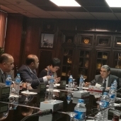 وزير الكهرباء يجتمع مع مسئولي الشركة الصينية لتطوير شبكة النقل الكهربي