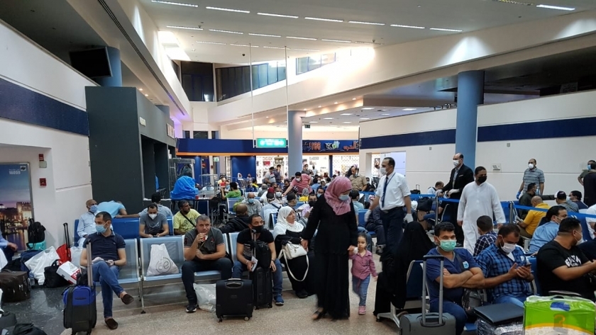 مطار مرسي علم يستقبل طائرة الرياض