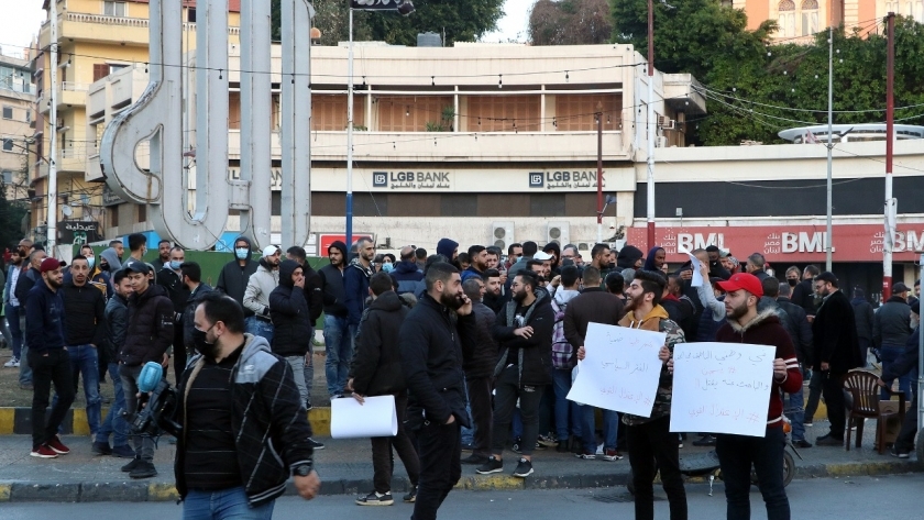 متظاهرون في «طرابلس» اللبنانية للتنديد بمقتل «لقمان سليم»
