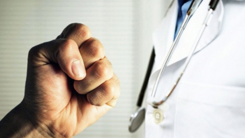 مشروع قانون تغليظ عقوبة الاعتداء على الأطباء
