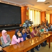 خلال لقاء وزير التعليم بالطلاب والمعلمين
