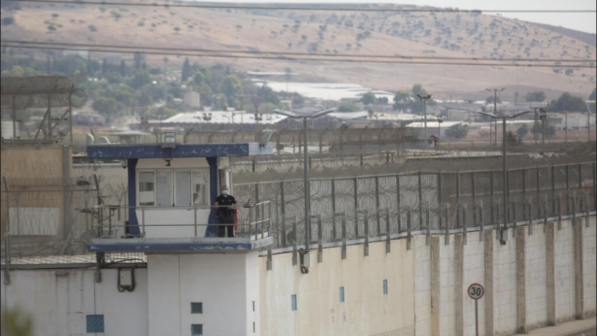 الأسرى الفلسطينيون يسطرون قصص بطولة بحثا عن الخلاص من السجون الإسرائيلية