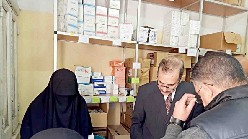 محافظ كفرالشيخ يتفقد مدرسة ووحدة صحية ويطالب بتوفير الأدوية
