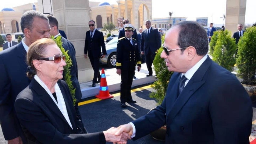 الرئيس عبدالفتاح السيسي يعزي سوزان مبارك