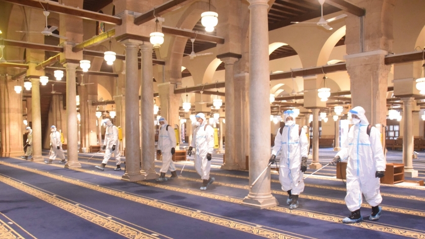 القوات المسلحة تطهر عددا من المساجد الكبرى بالتزامن مع رمضان (فيديو)