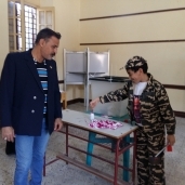 الطفل أحمد عادل يشارك في الانتخابات بزي الصاعقة