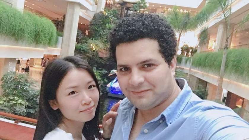 الشاب المصري محمد حسن وزوجته الصينية