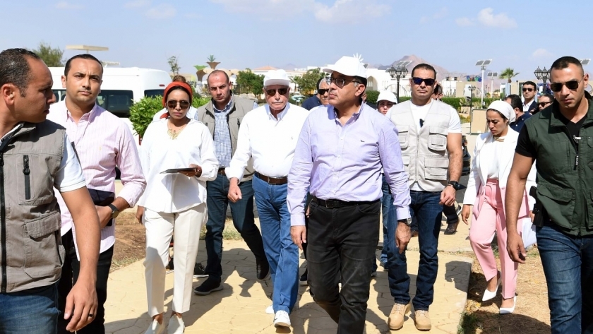رئيس الوزراء يتابع أعمال تطوير ميدان السلام في شرم الشيخ