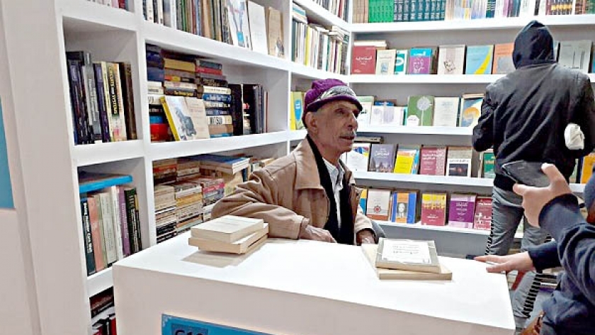 "صابر" من سور الازبكية في معرض الكتاب