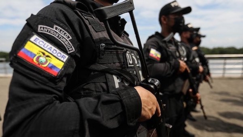 شرطة الإكوادور تحاول استعادة الهدوء بمناطق النزاع الداخلي