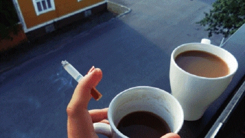 التدخين مع تناول القهوة