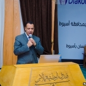 الدكتور شحاتة غريب شلقامى نائب رئيس جامعة أسيوط لشئون التعليم والطلاب