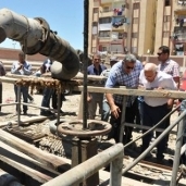 محافظ بورسعيد يتفقد محطة الصرف الصحى بورسعيد