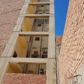محافظ الإسماعيلية يصدر قرار بتشكيل لجنة فنية من  الهندسة لتحديد حالة  البرج السكنى المائل .