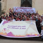 300 طالبة بـ "تربية رياضية بنات" تحتفلن بيوم المرأة بمسيرة على الكورنيش
