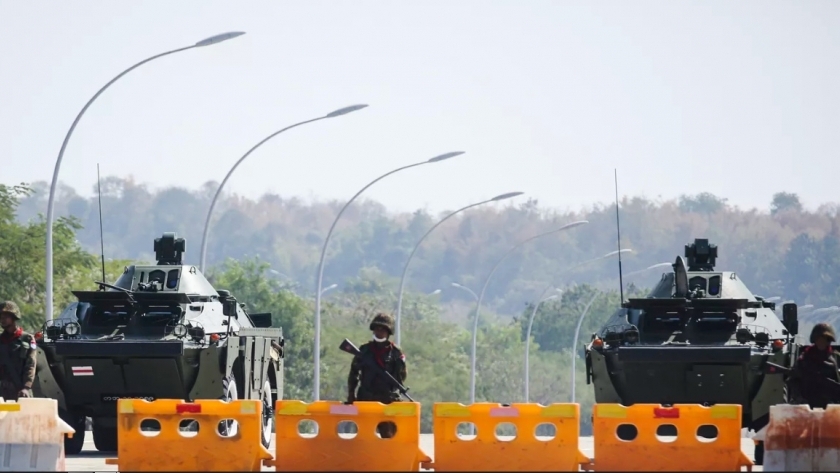 الجيش يغلق الطرق في ماينمار بعد انقلاب أمس