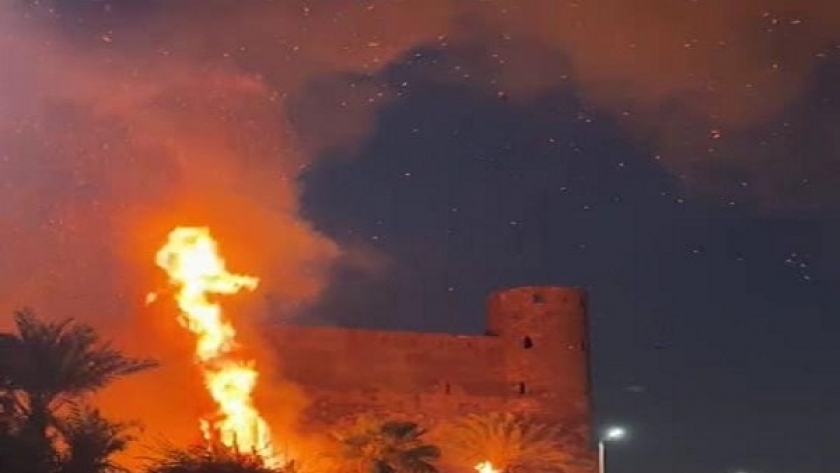 جانب من الحريق بمحيط قلعة صلاح الدين الأيوبي