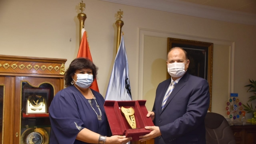 الدكتورة إيناس عبدالدايم وزيرة الثقافة واللواء عصام سعد محافظ أسيوط