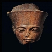 رأس تمثال توت عنخ آمون المعروضة للبيع