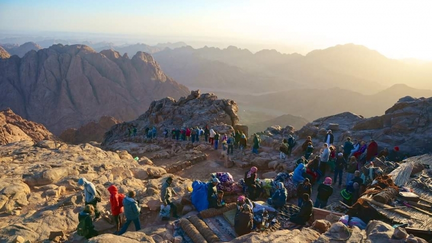 آلاف السياح على جبل موسى بسانت كاترين - أرشيفية