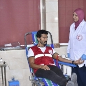 خالد النبوي يتبرع بالدم لصالح الهلال الأحمر المصري