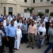 جانب من إضراب ممرضى وعمال مستشفى الأميرى الجامعى بالإسكندرية