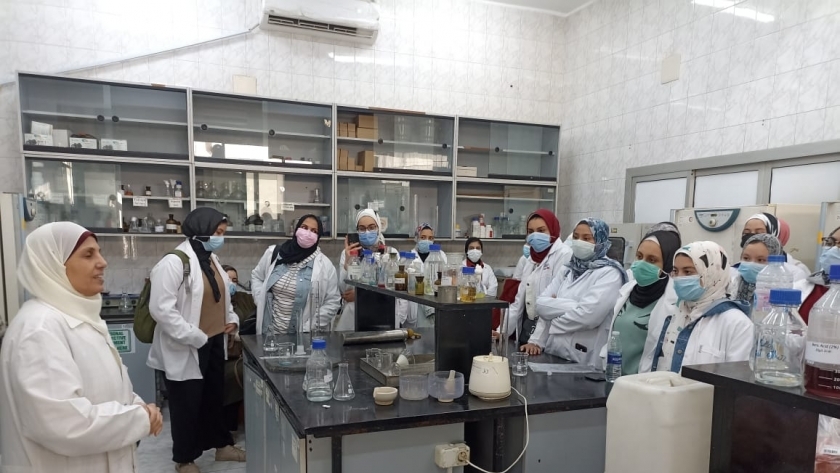 طلاب «طب بيطري المنصورة» يزورون معهد بحوث الصحة الحيوانية