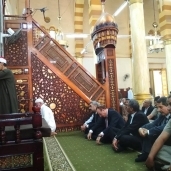 محافظ بني سويف ومدير الأمن  يصليان الجمعة بمسجد السيدة حورية