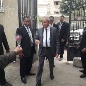 ساويرس يتفقد اللجان الانتخابية للمصريين الأحرار