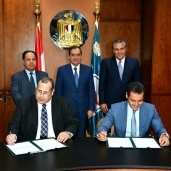 وزيرا البترول والمالية يشهدان أمس توقيع عقد طرح أسهم «إنبى» فى البورصة