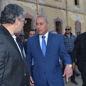 وزير الآثار مع محافظ السويس خلال زيارة قصر محمد على