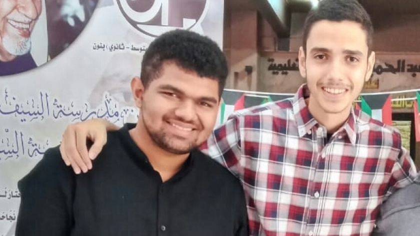 المصريان أحمد وحسين أول وثاني الثانوية بالكويت