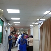 الطالبات خلال تلقي العلاج بمستشفي بنها الجامعي