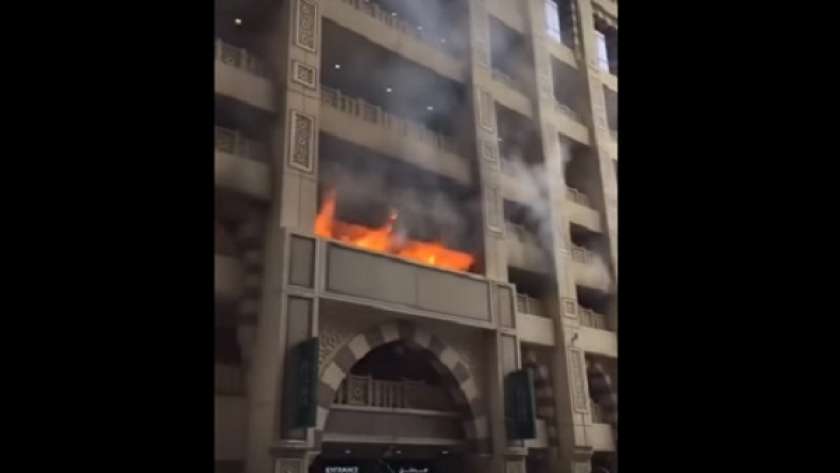 حريق هائل في أحد أبراج مكة المكرمة