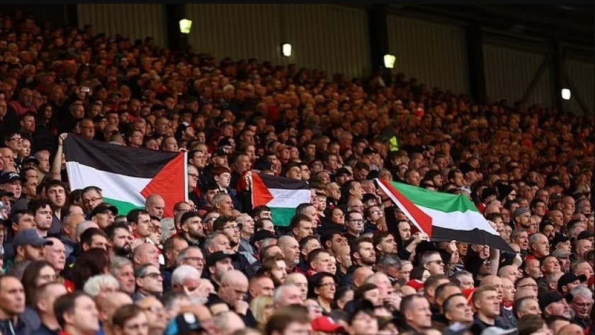 جماهير ليفربول تدعم فلسطين