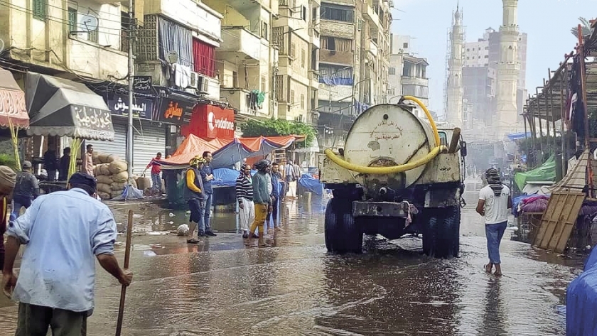 عربات شفط المياه فى مولد الدسوقى بكفر الشيخ