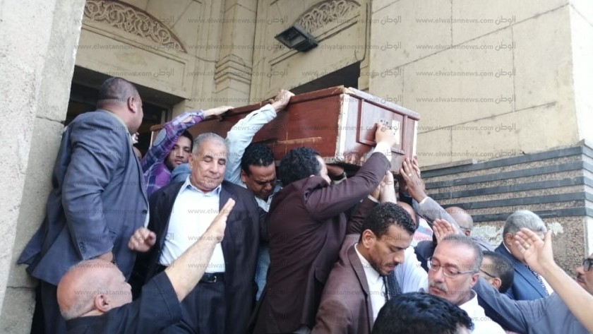بالصور.. جثمان أبوكريشة يخرج من عمر مكرم إلى مسقط رأسه بسوهاج