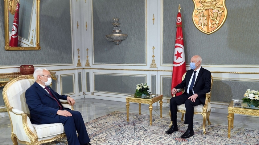 الرئيس التونسي قيس سعيد مع راشد الغنوشي