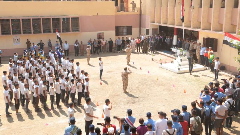محافظ بني سويف يفتتح مدرسة صناعية عسكرية بالفشن