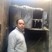 مصطفى أحد أهالي الخير بداخل منزل ثريا بعد تعرضه للحرق