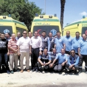 الأطباء والمسعفون المصريون أمام المستشفى الميدانى فى رفح