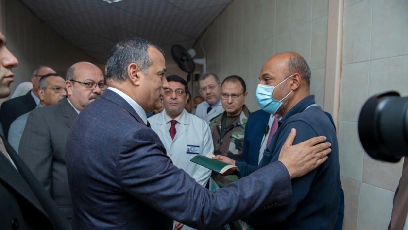 وزير الإنتاج الحربي يتفقد المركز الطبي التخصصي في حلوان (صور)